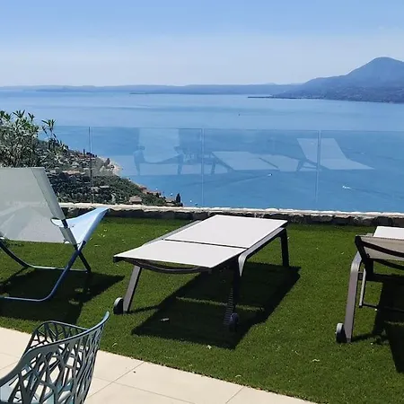 Divina22-apt Unica-con Piscina E Vista Castelletto Di Brenzone