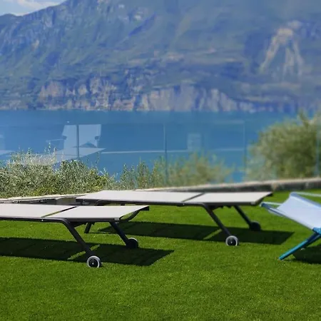 Divina22-apt Unica-con Piscina E Vista Castelletto Di Brenzone